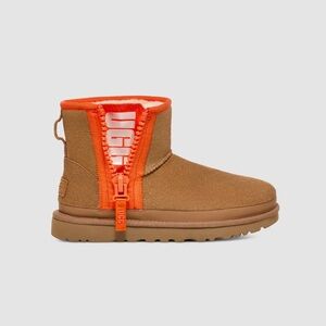 UGG Women’s Size 8 Classic Mini Zipper Tape Logo in Chestnut